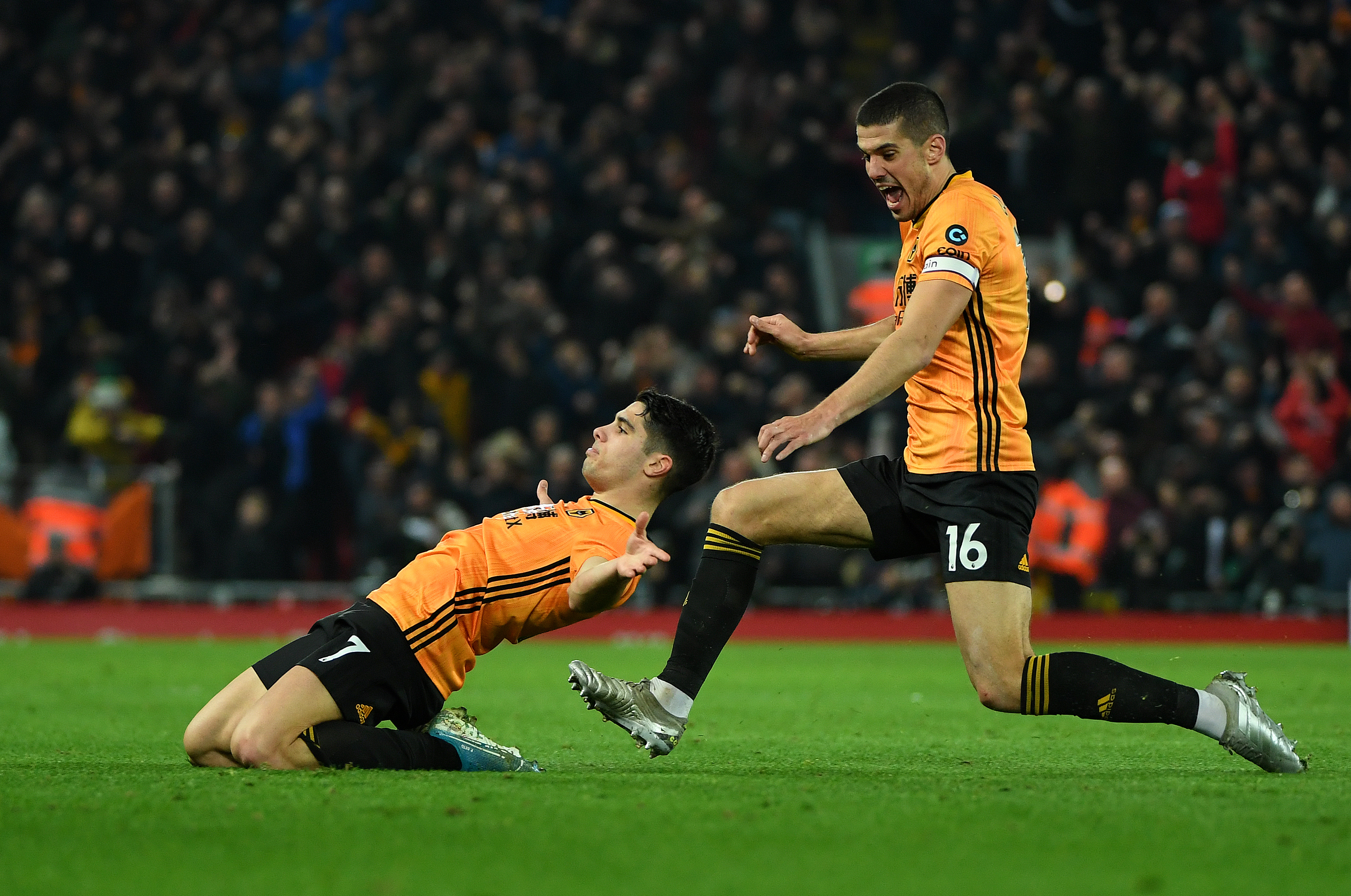 爱游戏投注-关于狼队输球，降级之路愈发曲折的信息