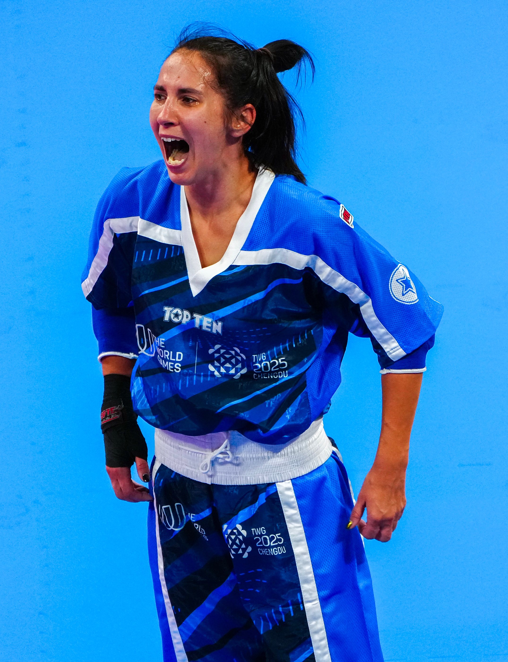 爱游戏竞技-包含匈牙利疯狂夺冠,赢得全场欢呼的词条