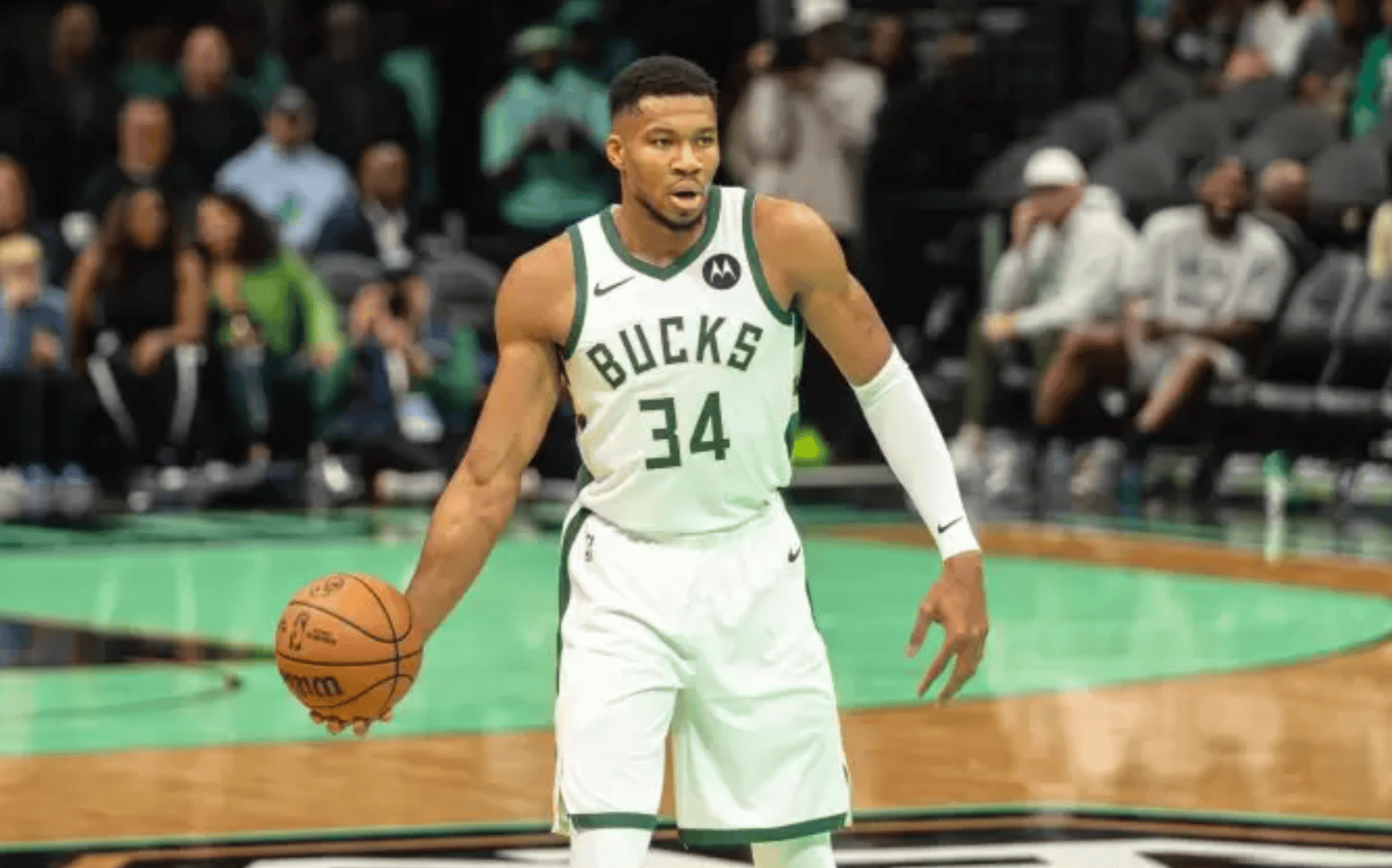 爱游戏官方入口-关于雄鹿主场力克篮网，安特托昆博再次全面发挥率队获胜的信息