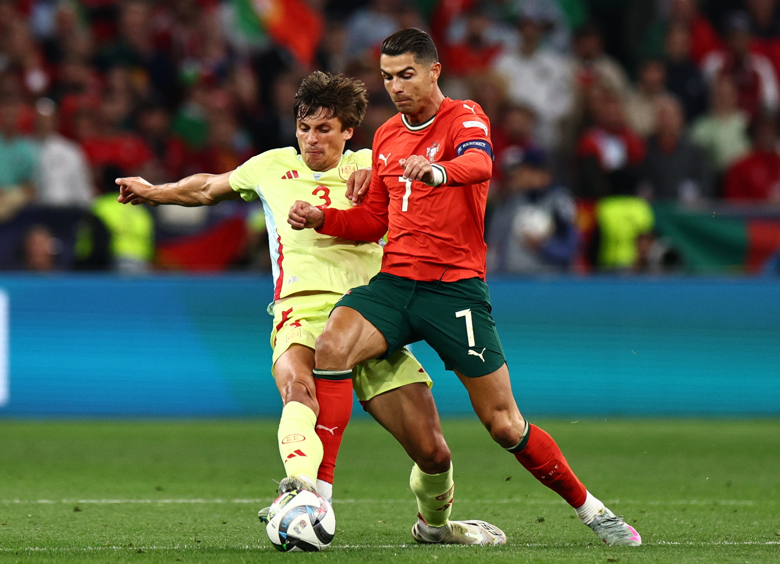 爱游戏网站-葡萄牙选手出色发挥，晋级国际比赛半决赛