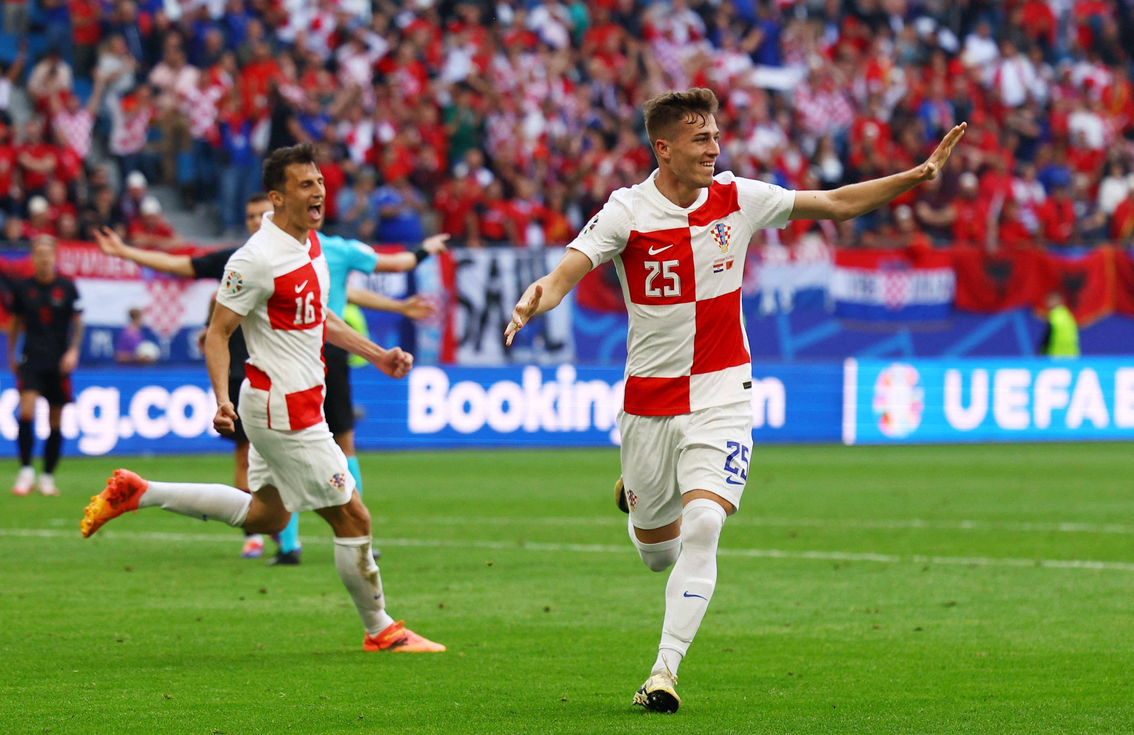 爱游戏网址-关于克罗地亚队在欧国联半决赛中奋勇拼搏的信息