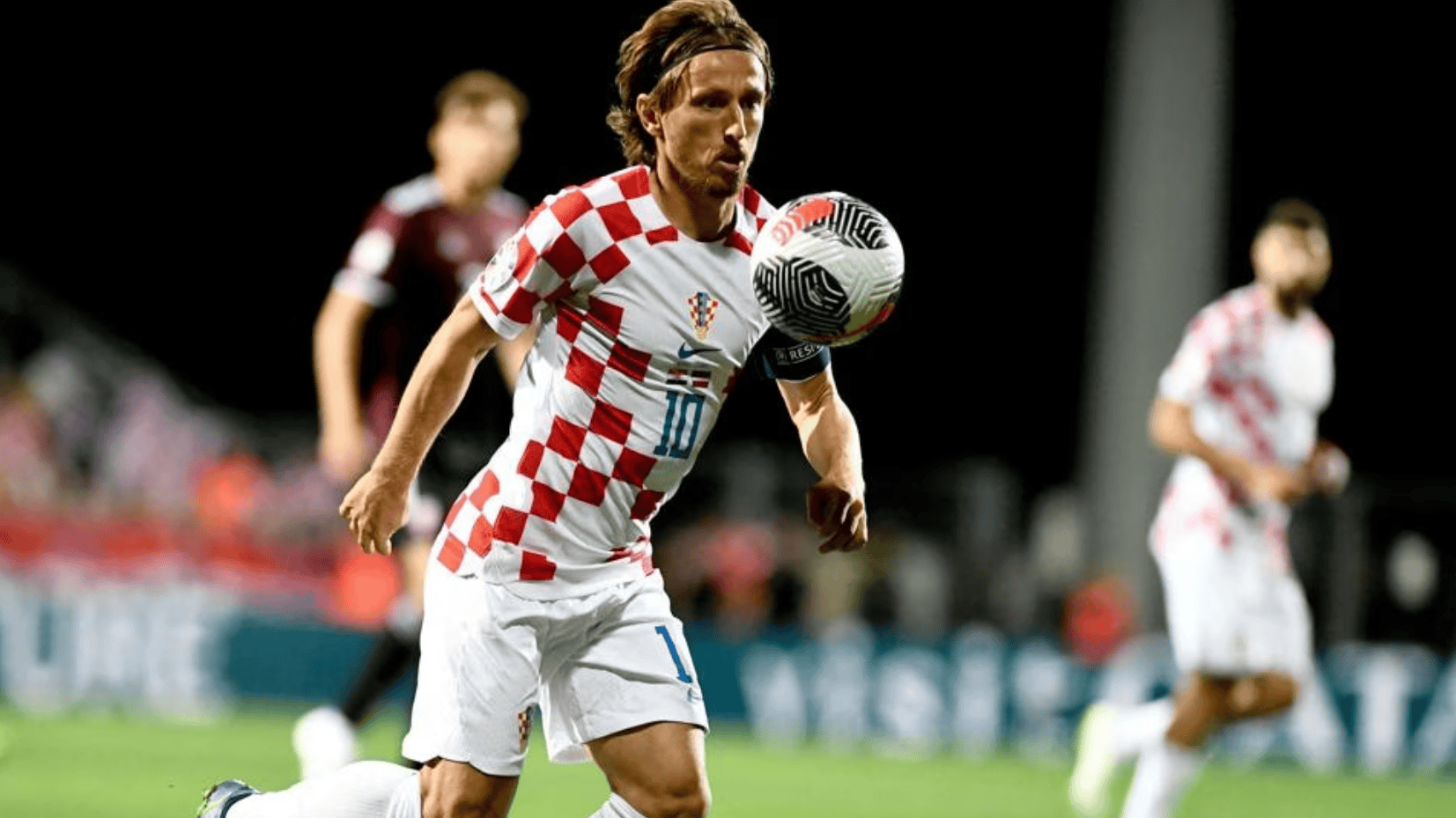 爱游戏网址-关于克罗地亚队在欧国联半决赛中奋勇拼搏的信息