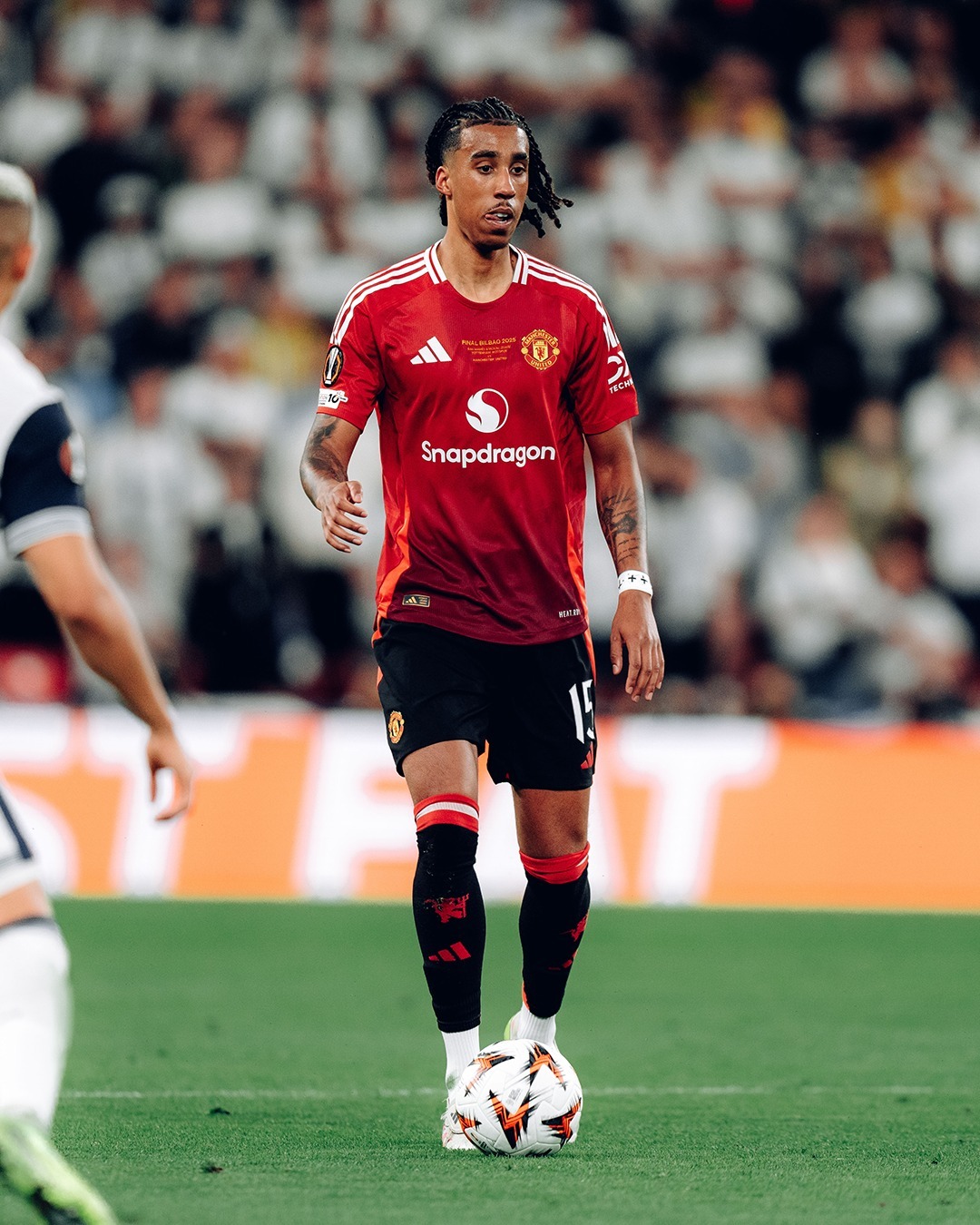 爱游戏电竞-曼联豪取胜利,排名提升至前四