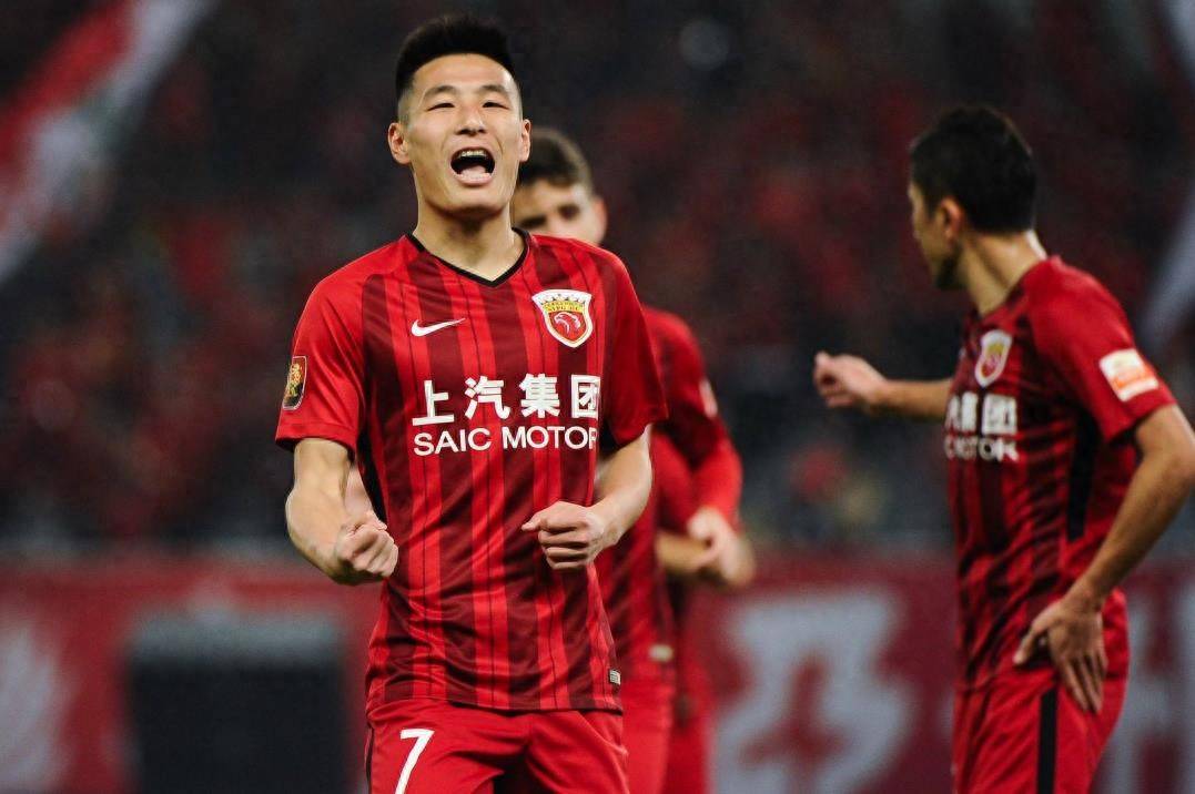 爱游戏下载-上港对阵泰达——强敌相遇谁能胜出