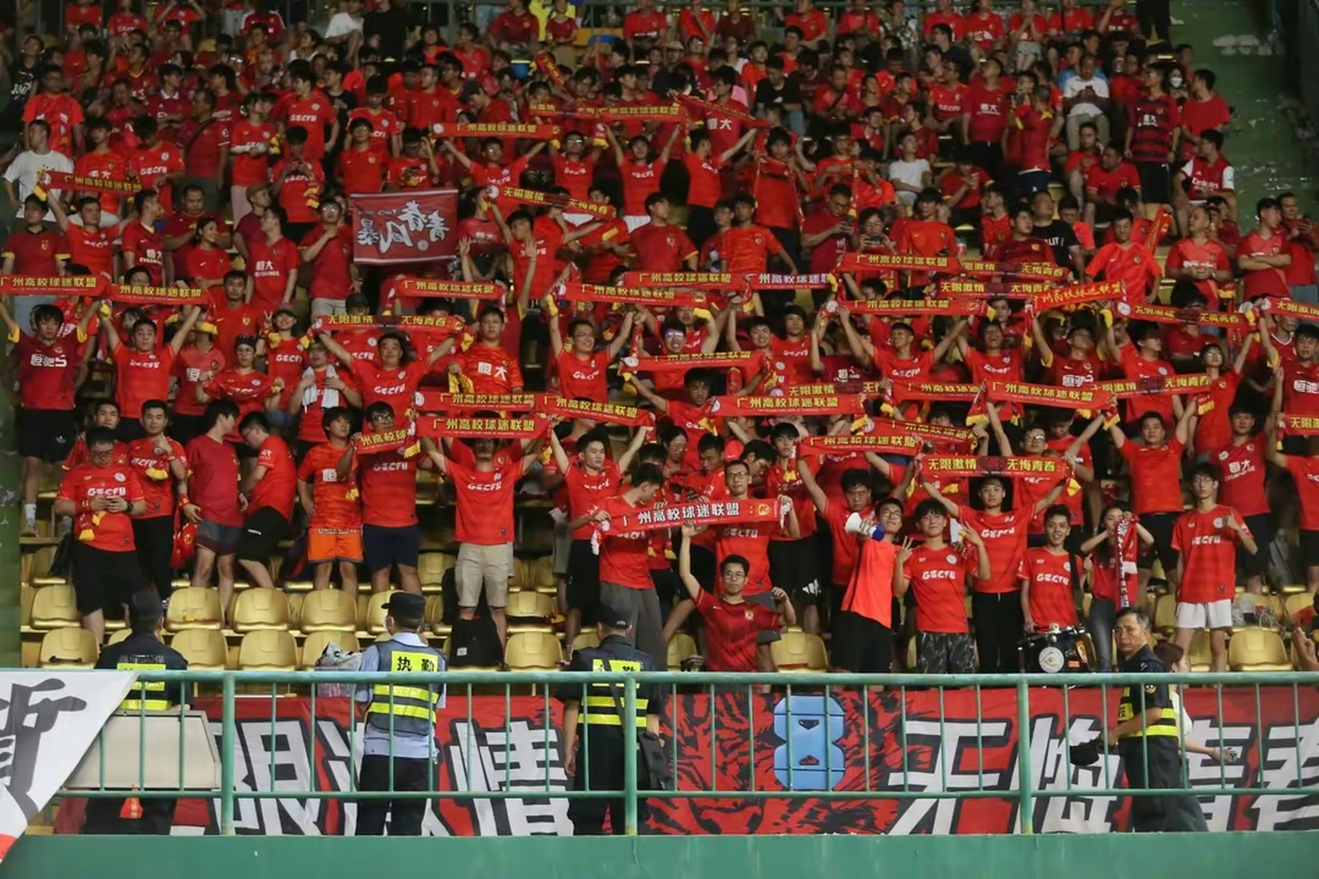 爱游戏官方-广州队在比赛中取得关键一分,跻身半决赛