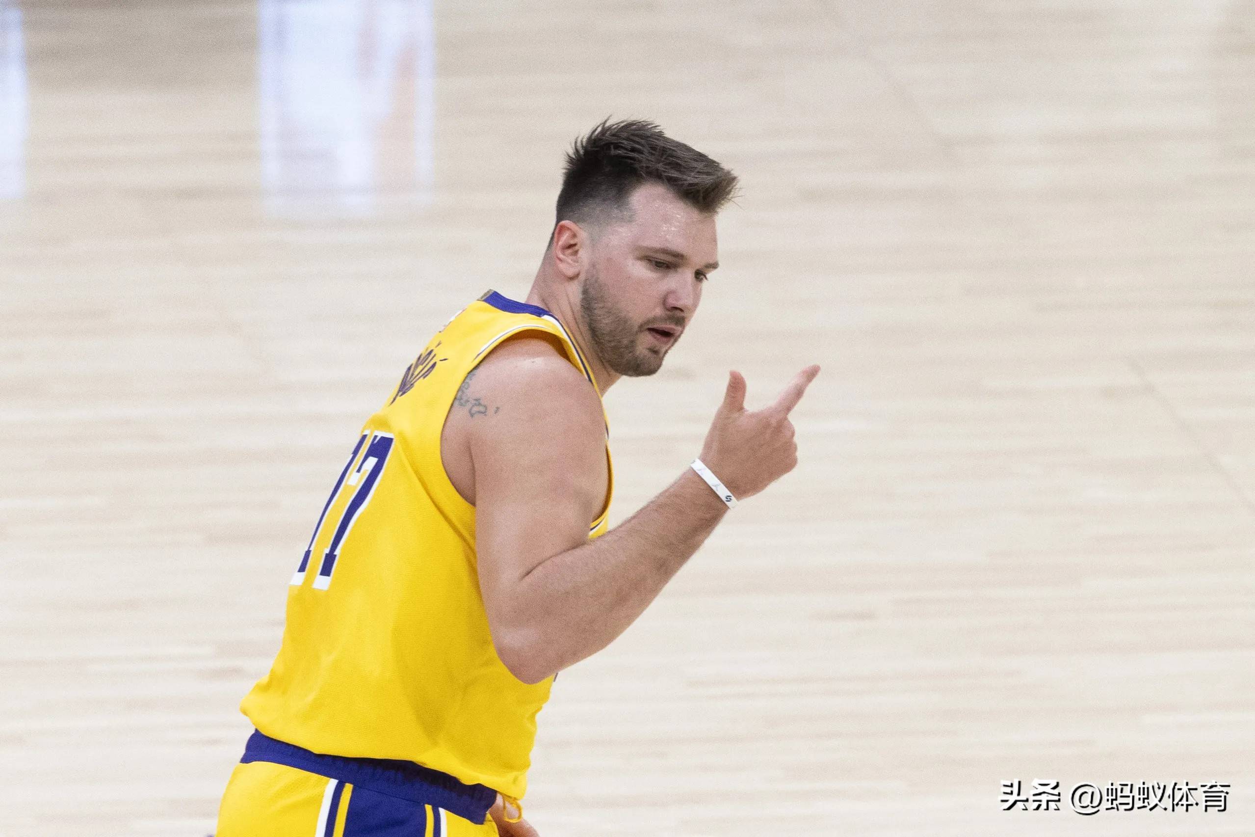 爱游戏官方入口-公牛惨败，湖人保持不败