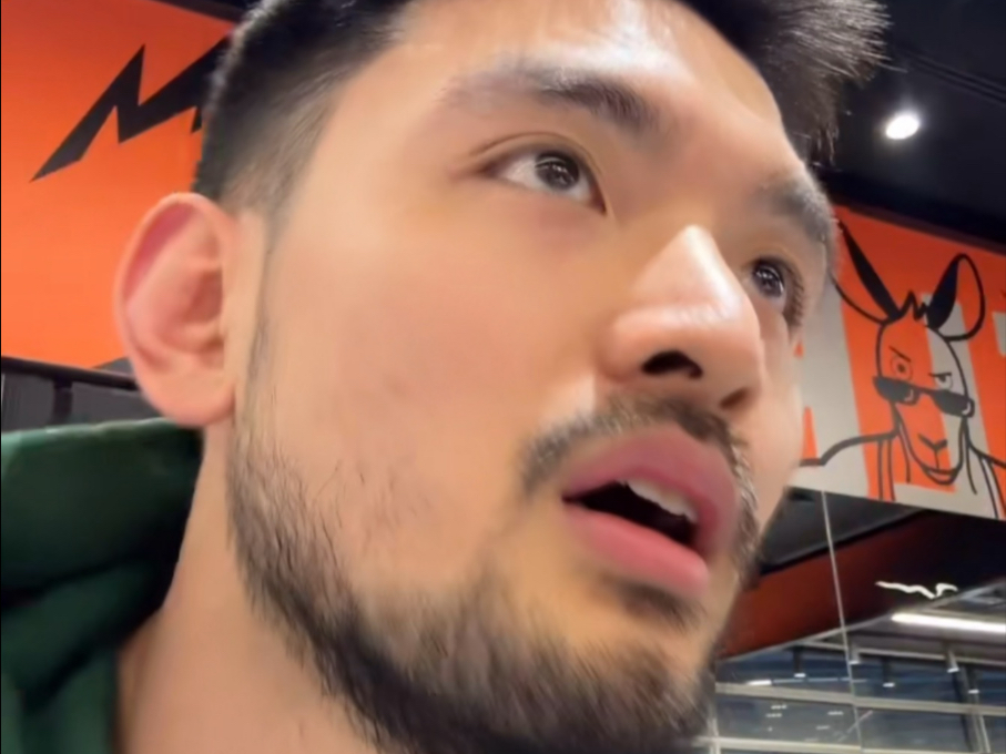 爱游戏平台-汉堡队员晒出健身照片